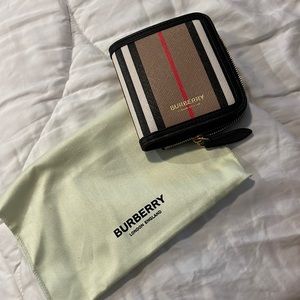 Brand new Burberry wallet never used